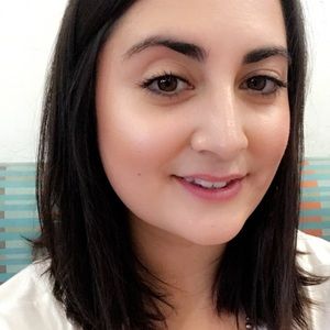 Meet your Posher, Mirela